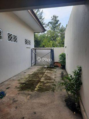 Rumah di Kota Wisata