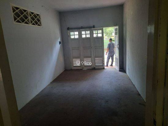 Rumah di Kota Wisata