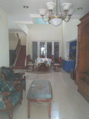 Rumah di Kota Wisata
