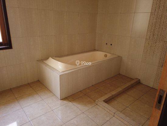Rumah Elit Modern Tanpa Renovasi di Permata Buana Jakarta Barat