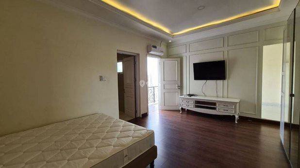 Rumah 3 lantai di Green lake, Full Furnish