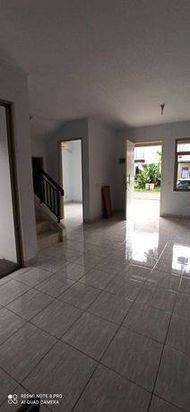 Murah, Rumah 2 Lantai, dengan AC