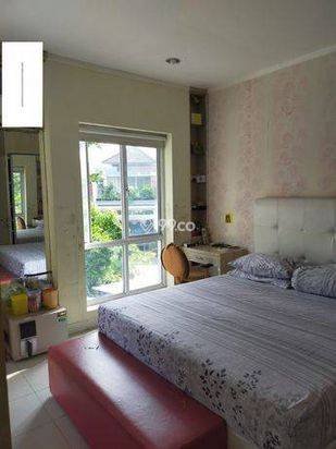 PREMIER PARK 2, RUMAH BAGUS, 2 LANTAI, SIAP HUNI 
