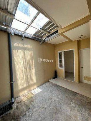 Rumah di Paramount village 2 Lantai dekat kariadi dan bandara