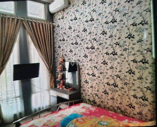 Dijual rumah full furniture di Graha Padma 