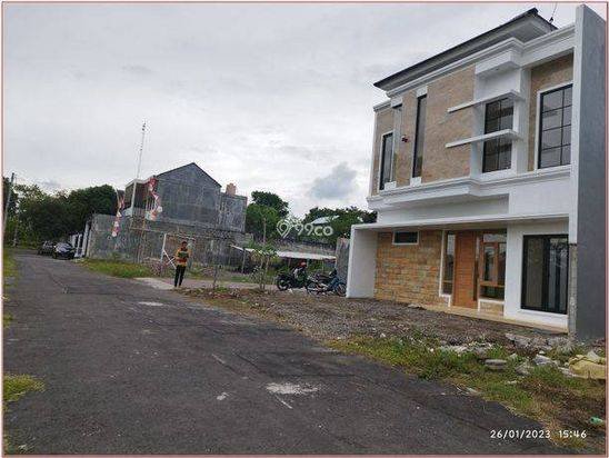 Rumah Mewah Sleman Dekat Lotte Mart Maguwo Include Private Pool