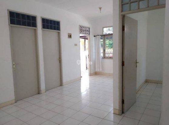 RUMAH RAPI DAN SIAP HUNI, DISEWAKAN MURAH, LUAS TANAH BESAR
