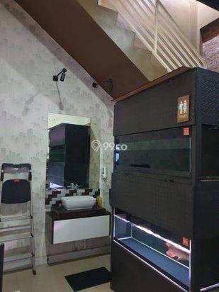 Ruko Gandeng eks Resto di Muara Karang