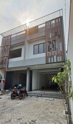 NEW GRESS! Raya Semolowaru Tengah, Parkiran Luas, Lokasi Ramai