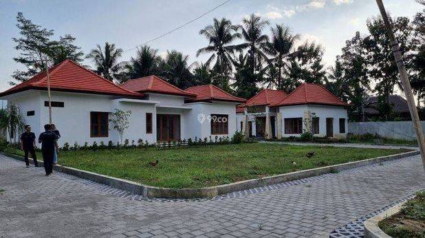 RUMAH BESAR TANAH LUAS HARGA MURAH DI MAGELANG