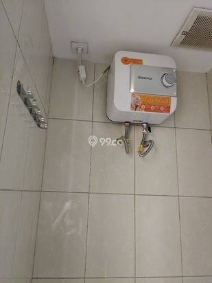 Homey Apartement with Balcony, Fully Furnished Di T Plaza