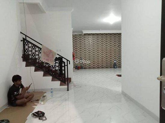 Rumah Minimalis Baru Siap Huni SHM Rawamangun