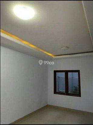 Rumah disewakan 2 Lantai Bagus SHM di Setraduta Cemara