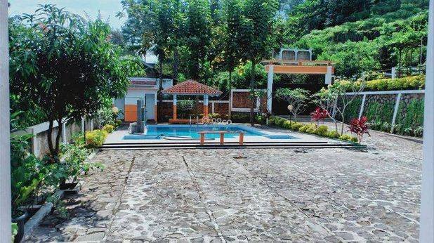 Rumah 3 Lantai Bagus Furnished Sertifikat Hak Milik di Bogor