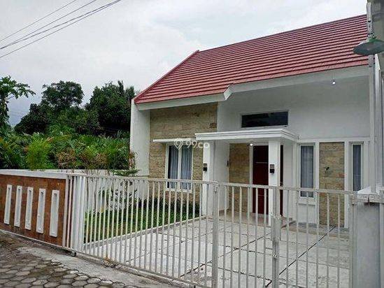 7 Menit Ke Rsud Sleman, Rumah Cantik Ini Hanya 300 Jutaan 