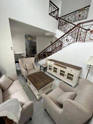 Rumah Cantik di Kota Wisata, Siap Huni