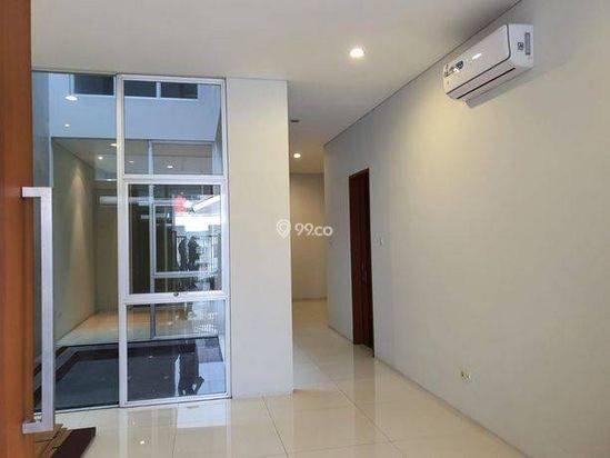 Rumah Taman Kebon Jeruk 2 lantai, siap huni