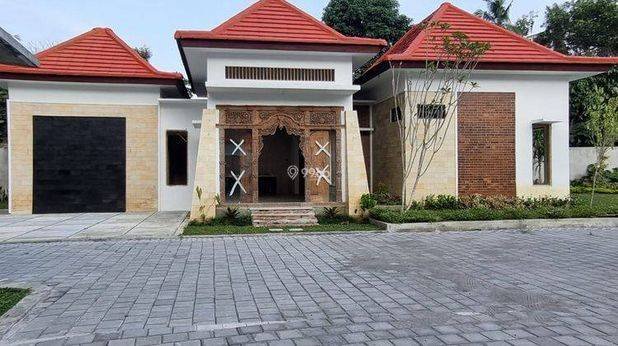 RUMAH BESAR TANAH LUAS HARGA MURAH DI MAGELANG