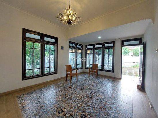 Rumah Mewah 10 Kamar Tidur Dekat Balai Kota Jogja