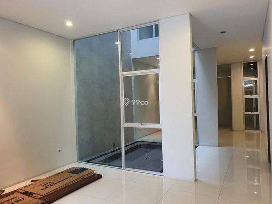 Rumah Taman Kebon Jeruk 2 lantai, siap huni