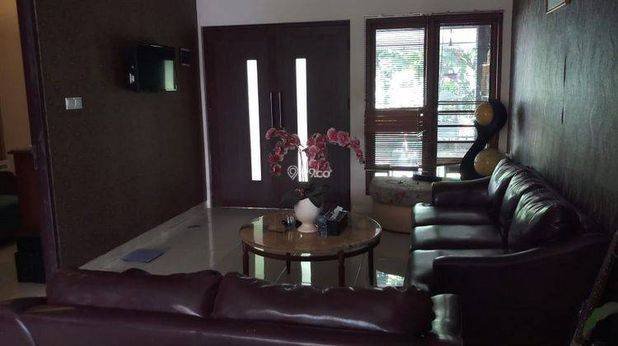 Rumah tinggal plus klinik dan kosan