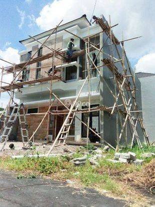 Rumah 2 Lantai Siap Huni di Dekat Maguwo Jogja