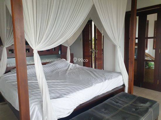 Tropical Balinese Freehold Villa Walking Distance To The Beach