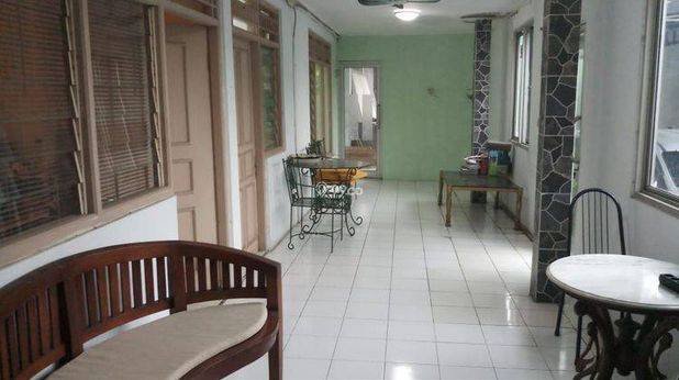 Rumah tinggal plus klinik dan kosan
