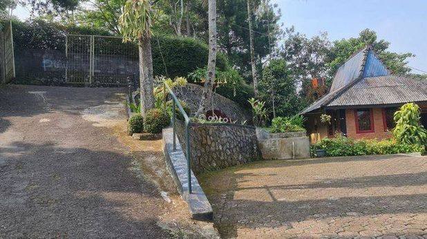 Villa bagus lahan luas mega mendung puncak