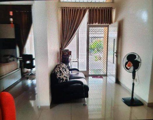 Dijual rumah full furniture di Graha Padma 