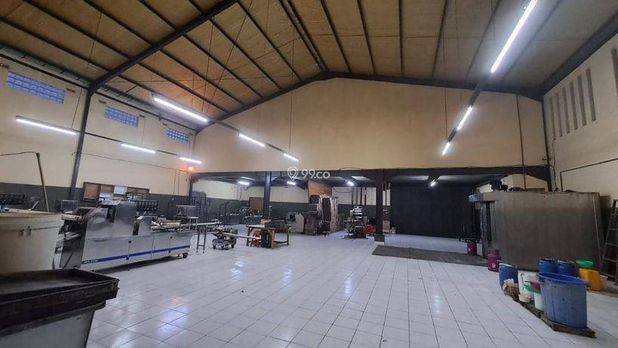 Gudang + Kantor di Taman Kopo Indah Lokasi Strategis