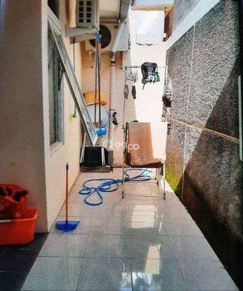 Dijual rumah full furniture di Graha Padma 