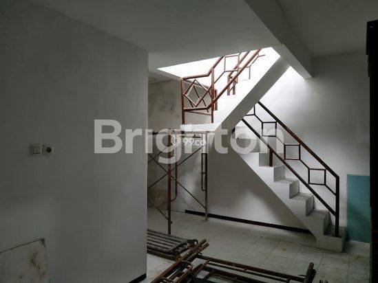 RUMAH SIAP HUNI DI MANYAR