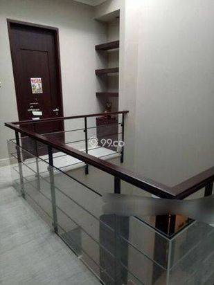 DISEWAKAN RUMAH MENTENG