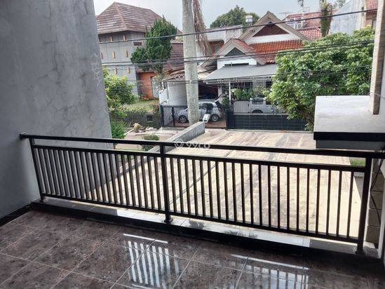 Rumah Mewah dalam komplek Cimindi, Cimahi Utara dekat pasteur dan Kampus UPI