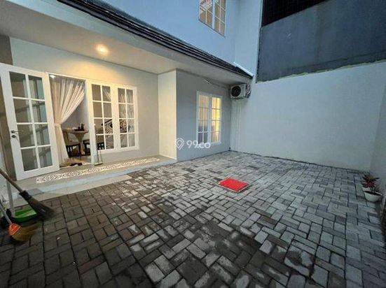 Rumah Cantik di Kota Wisata, Siap Huni