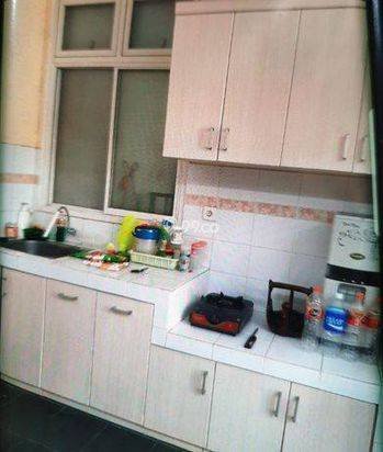 Dijual rumah full furniture di Graha Padma 