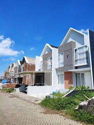 RUMAH 2 Lantai SIAP HUNI DEKAT KAMPUS UMM