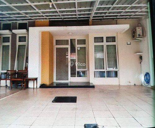Dijual rumah full furniture di Graha Padma 
