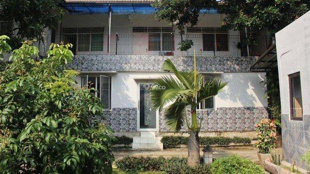 Rumah tinggal plus klinik dan kosan