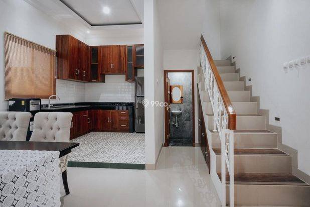Rumah Kolam Renang Jl DAMAI, Sewa 5KT 2Lantai@ Jakal Kaliurang