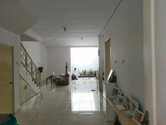 RUMAH DI TAMAN SURYA JAKARTA BARAT