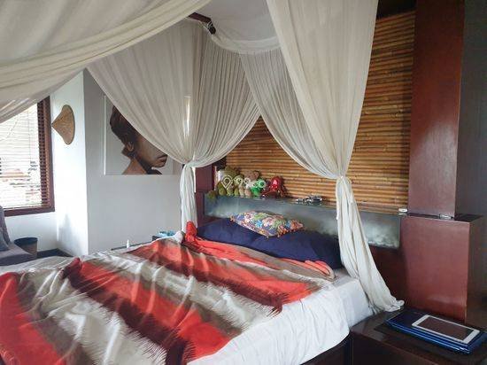 Tropical Balinese Freehold Villa Walking Distance To The Beach