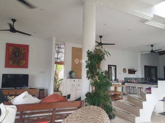 Tropical Balinese Freehold Villa Walking Distance To The Beach