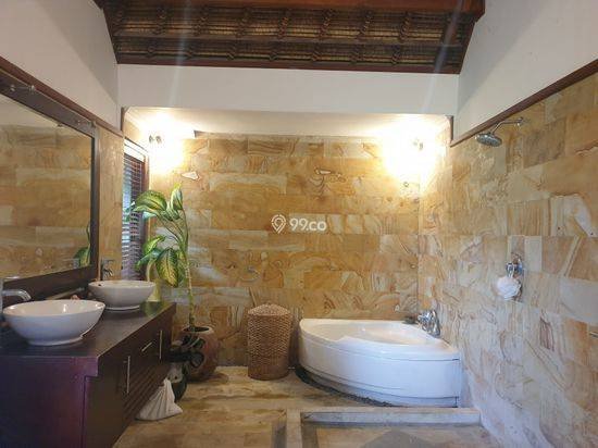 Tropical Balinese Freehold Villa Walking Distance To The Beach