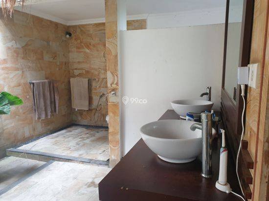 Tropical Balinese Freehold Villa Walking Distance To The Beach