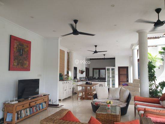 Tropical Balinese Freehold Villa Walking Distance To The Beach
