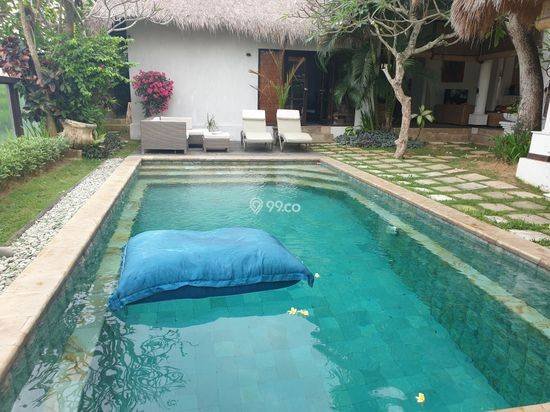 Tropical Balinese Freehold Villa Walking Distance To The Beach