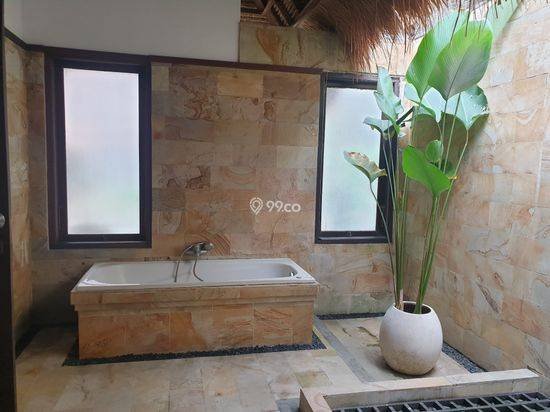 Tropical Balinese Freehold Villa Walking Distance To The Beach