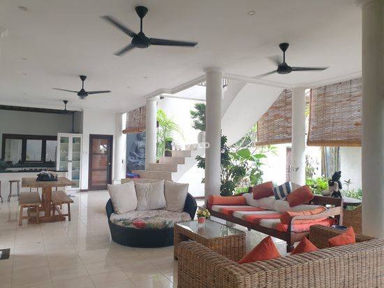 Tropical Balinese Freehold Villa Walking Distance To The Beach